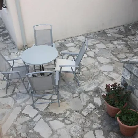 Garden דירה